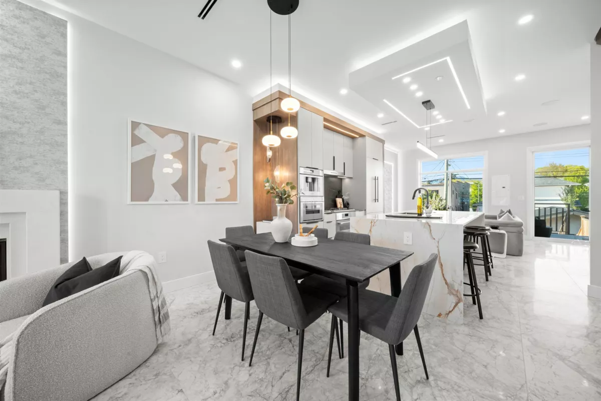 Entry Foyer Photo of 2455 W 10th Avenue, Vancouver, BC