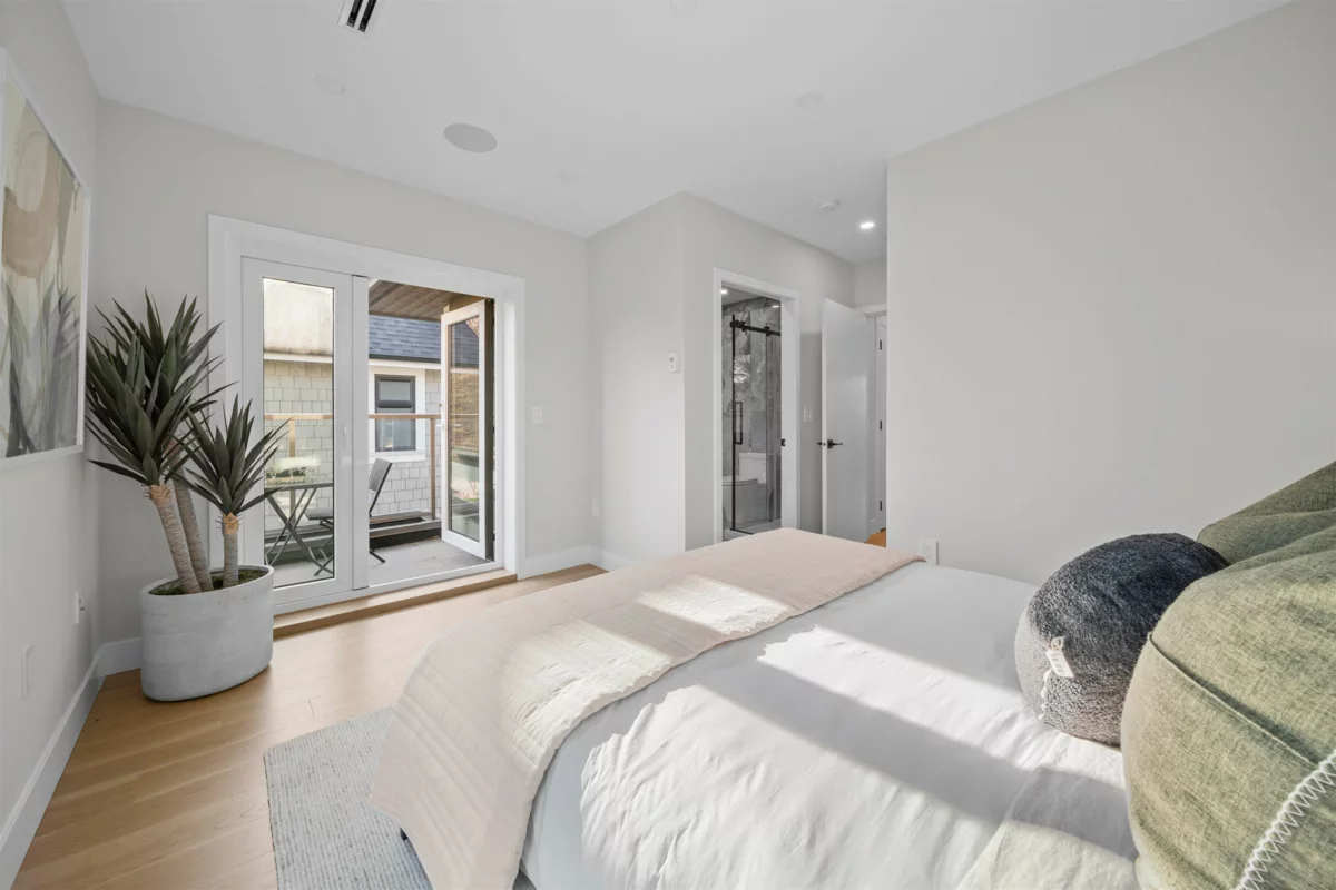 Front Yard Photo of 2455 W 10th Avenue, Vancouver, BC