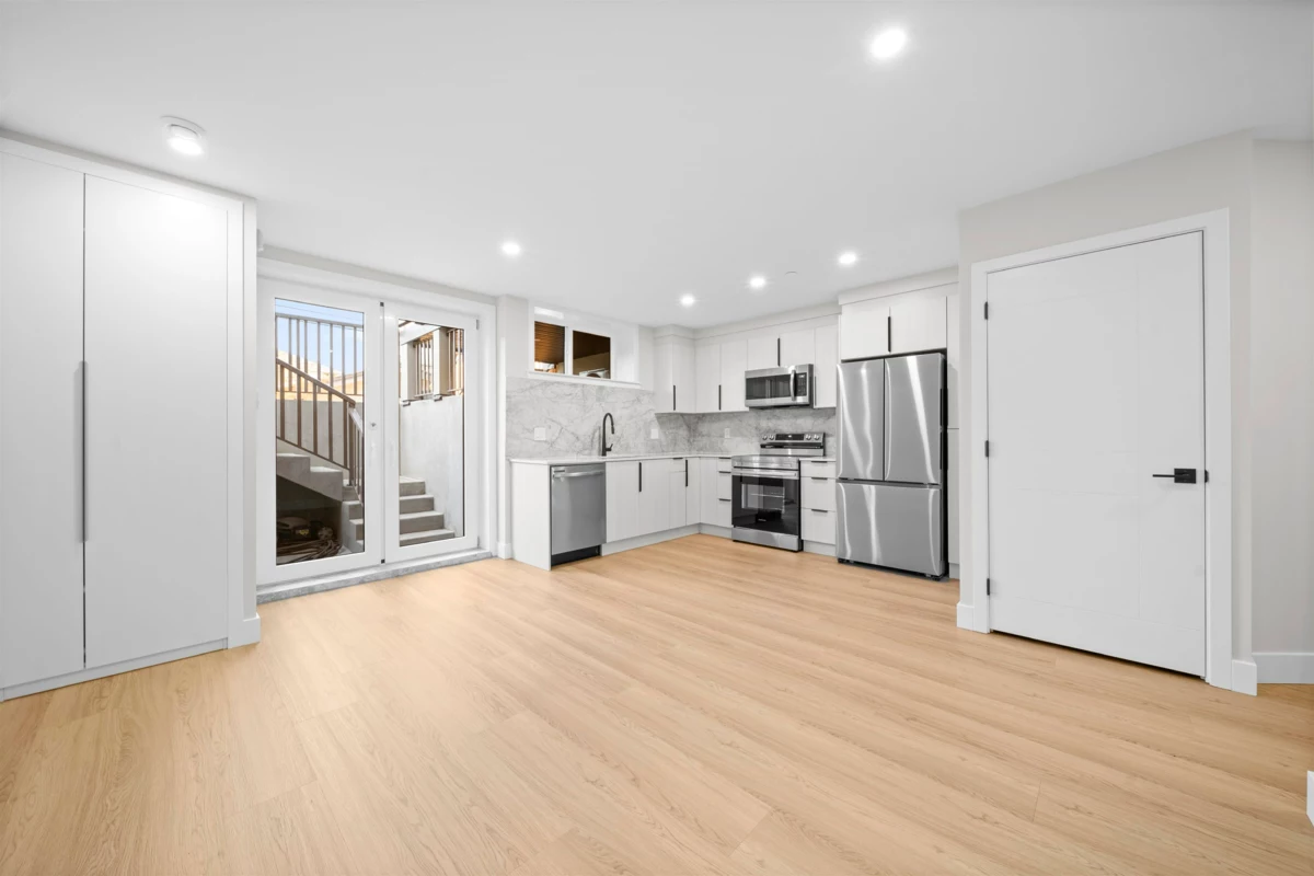 Swimming Pool Photo of 2455 W 10th Avenue, Vancouver, BC