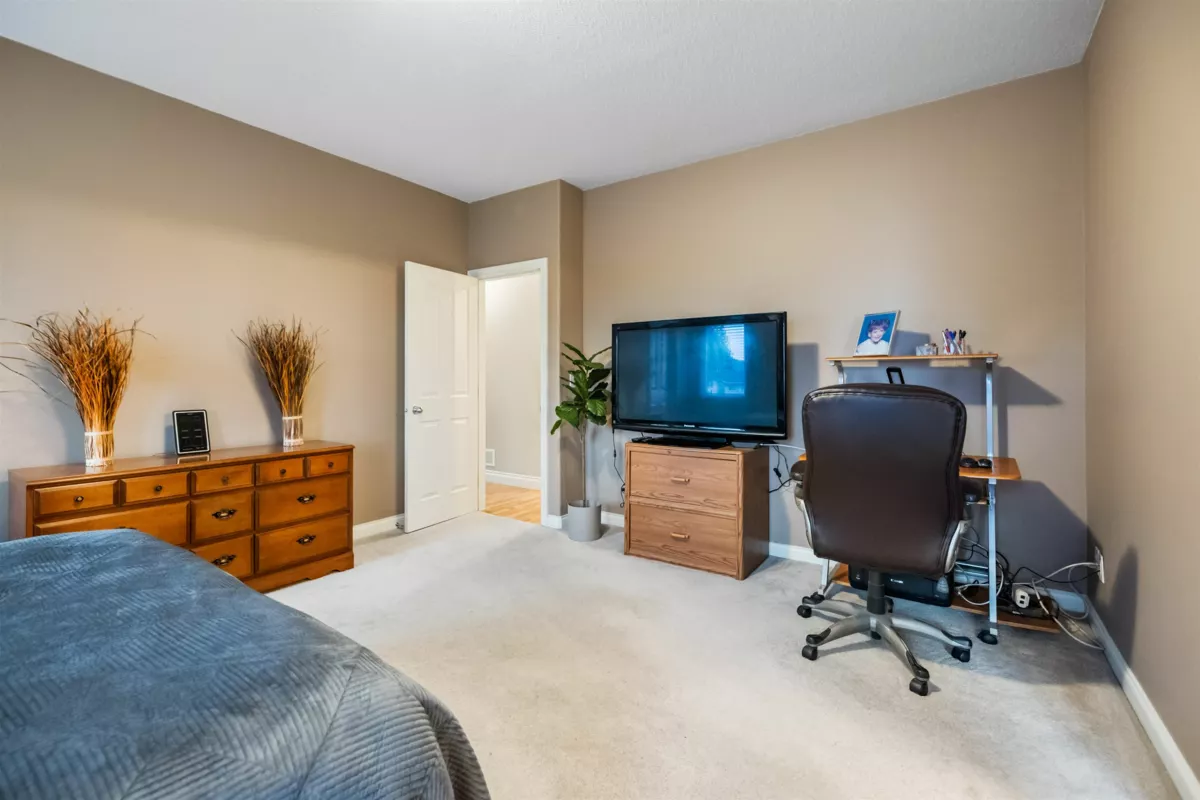 Guest Bathroom Photo of 32464 Bobcat Drive, Mission, BC