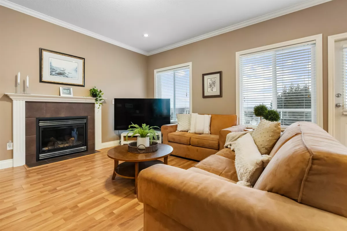 Kitchen Island Photo of 32464 Bobcat Drive, Mission, BC