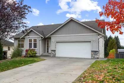 32464 Bobcat Drive, Mission, BC, Mission BC — 3 bed single family residence for sale