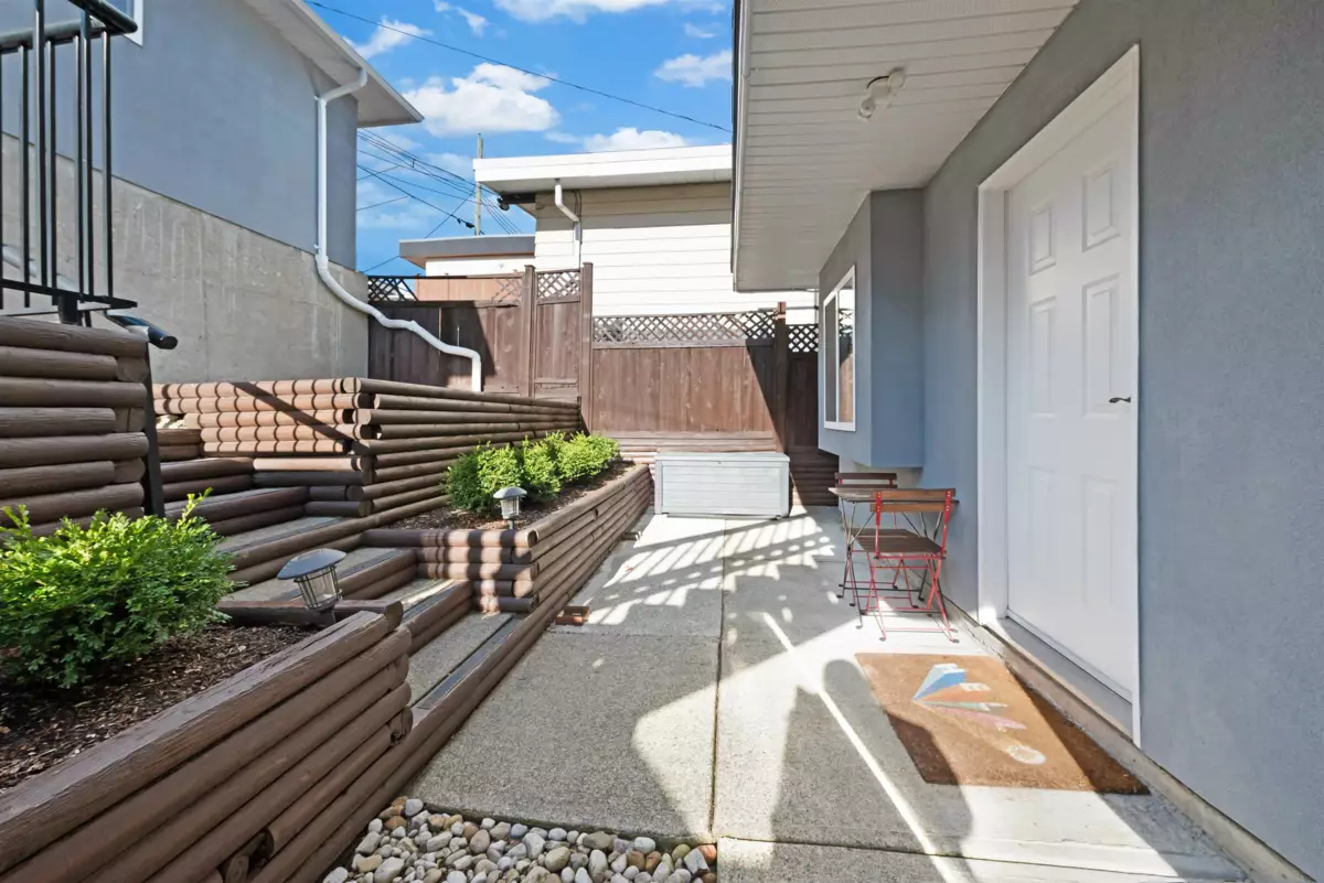 Garden / Landscaping Photo of 65 Ellesmere Avenue, Burnaby, BC