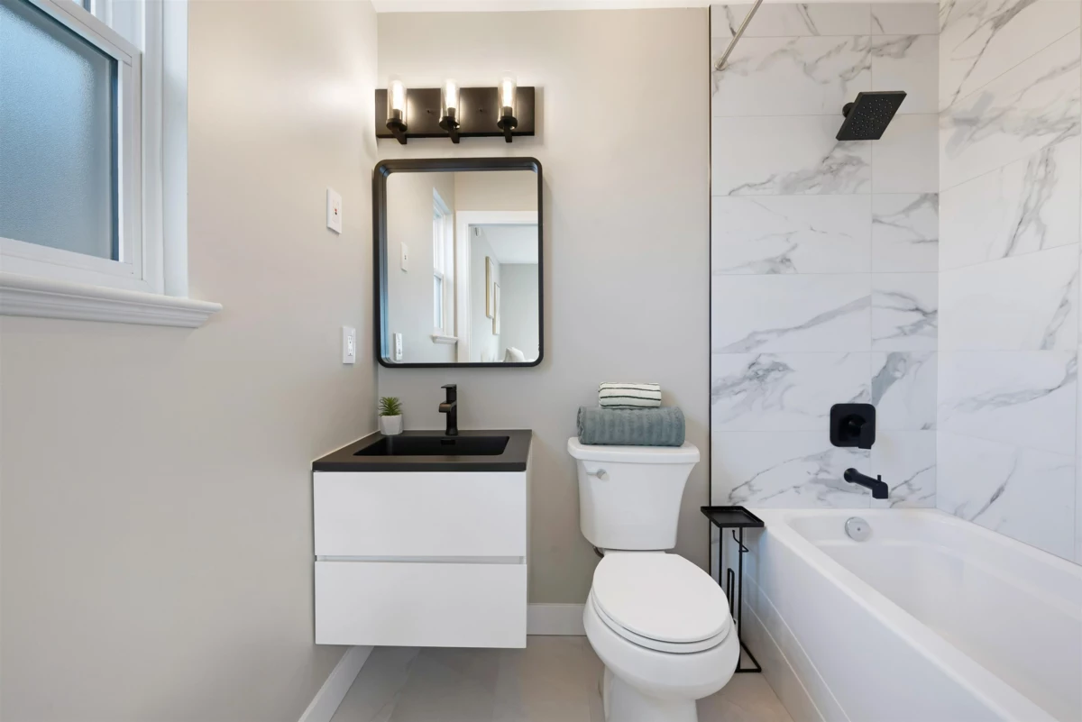 Primary Bathroom Photo of 65 Ellesmere Avenue, Burnaby, BC