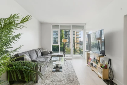 602 1401 Hunter Street, North Vancouver, BC