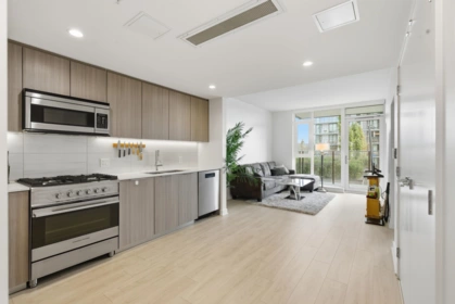 602 1401 Hunter Street, North Vancouver, BC