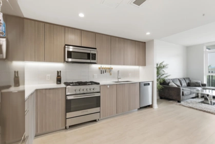 602 1401 Hunter Street, North Vancouver, BC