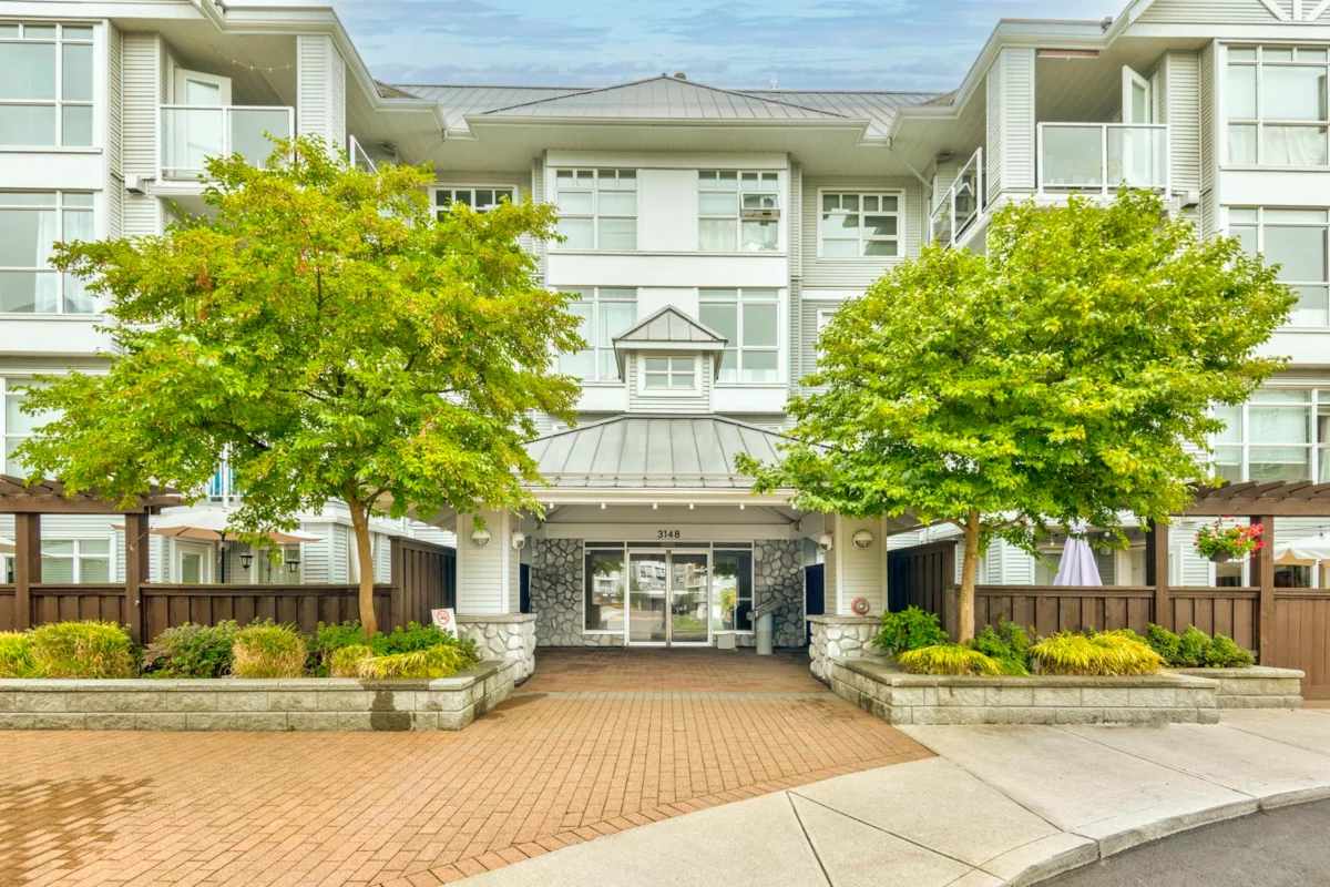 Entry Foyer Photo of 113 3148 St Johns Street, Port Moody, BC