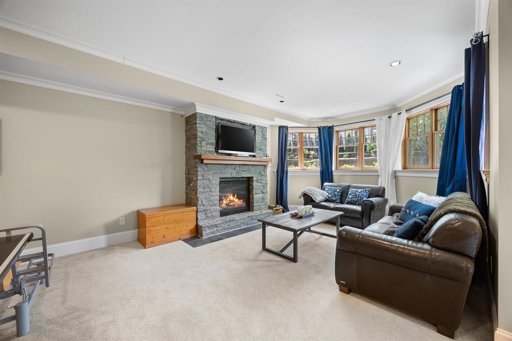 Front Yard Photo of 16211 29 Avenue, Surrey, BC