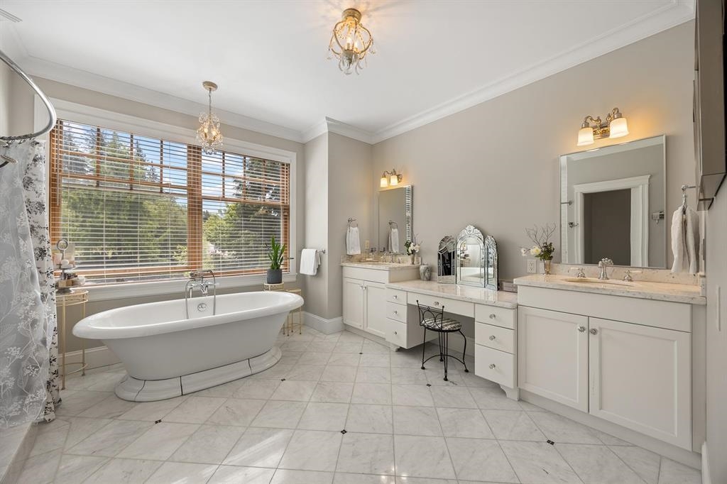 Hallway Photo of 16211 29 Avenue, Surrey, BC