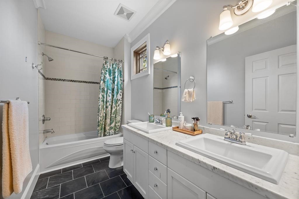 Outdoor Patio Photo of 16211 29 Avenue, Surrey, BC