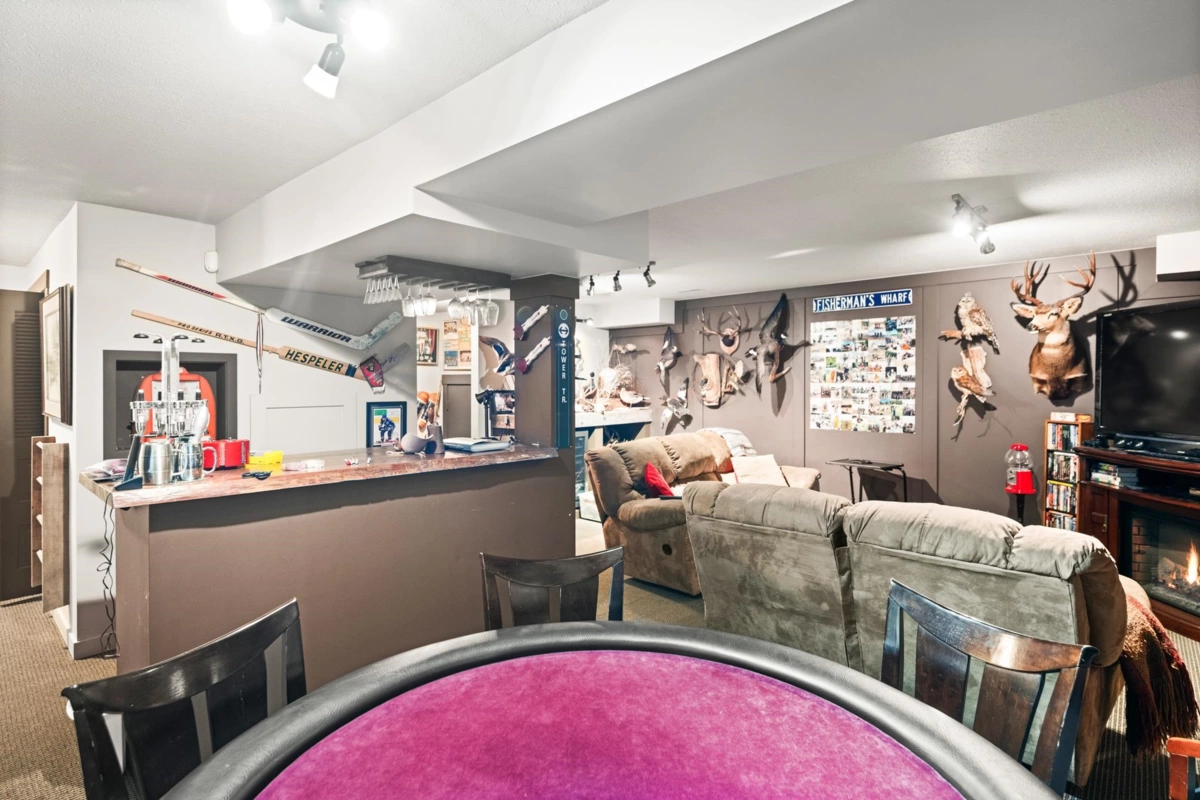 Basement Recreation Room Photo of 19294 78 Avenue, Surrey, BC