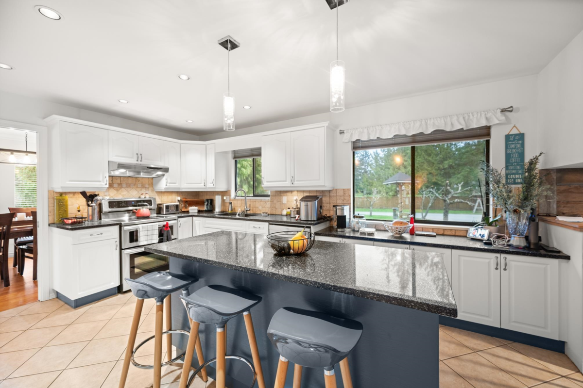 Breakfast Nook Photo of 19294 78 Avenue, Surrey, BC