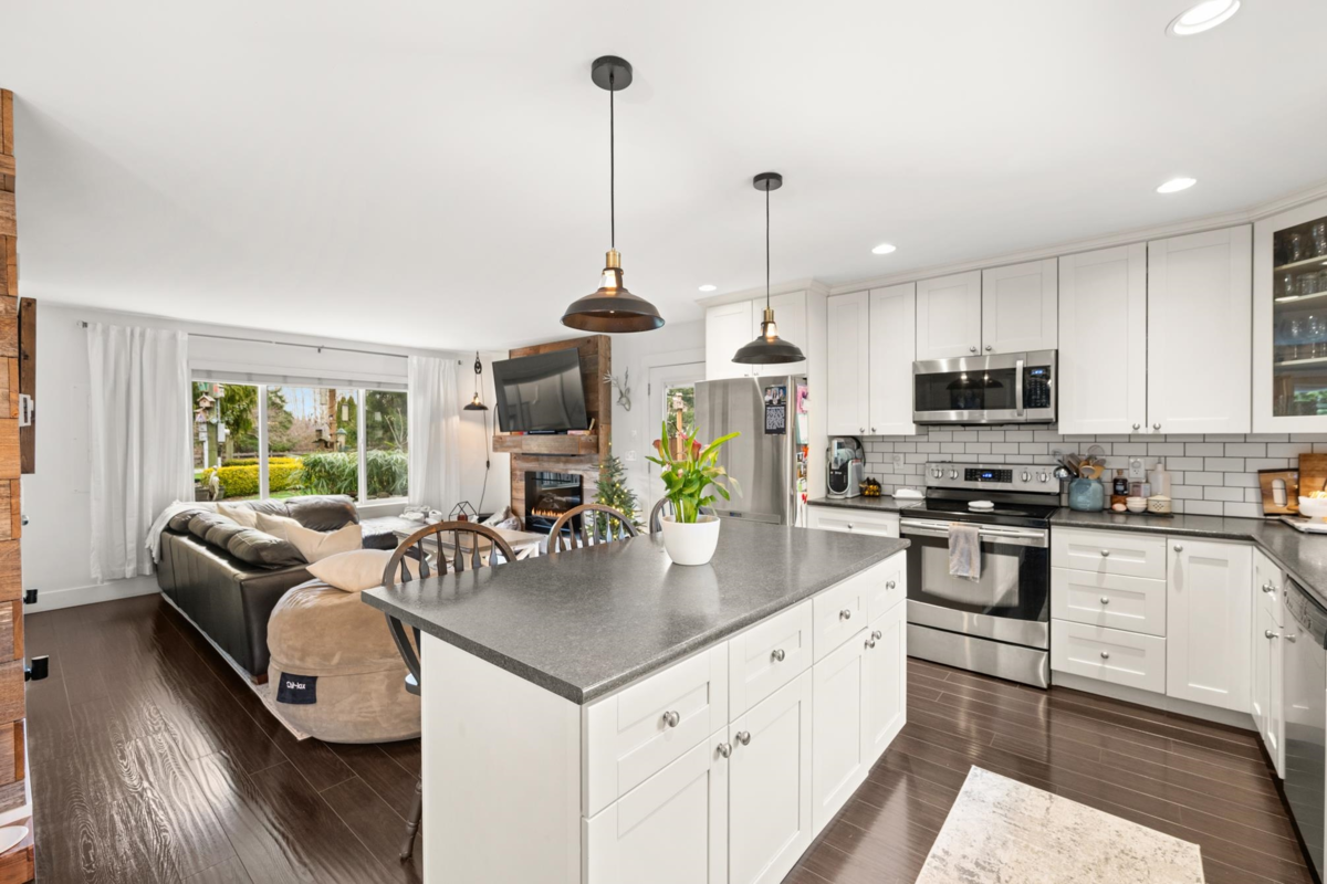 Entry Foyer Photo of 19294 78 Avenue, Surrey, BC