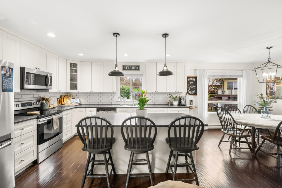 Hallway Photo of 19294 78 Avenue, Surrey, BC