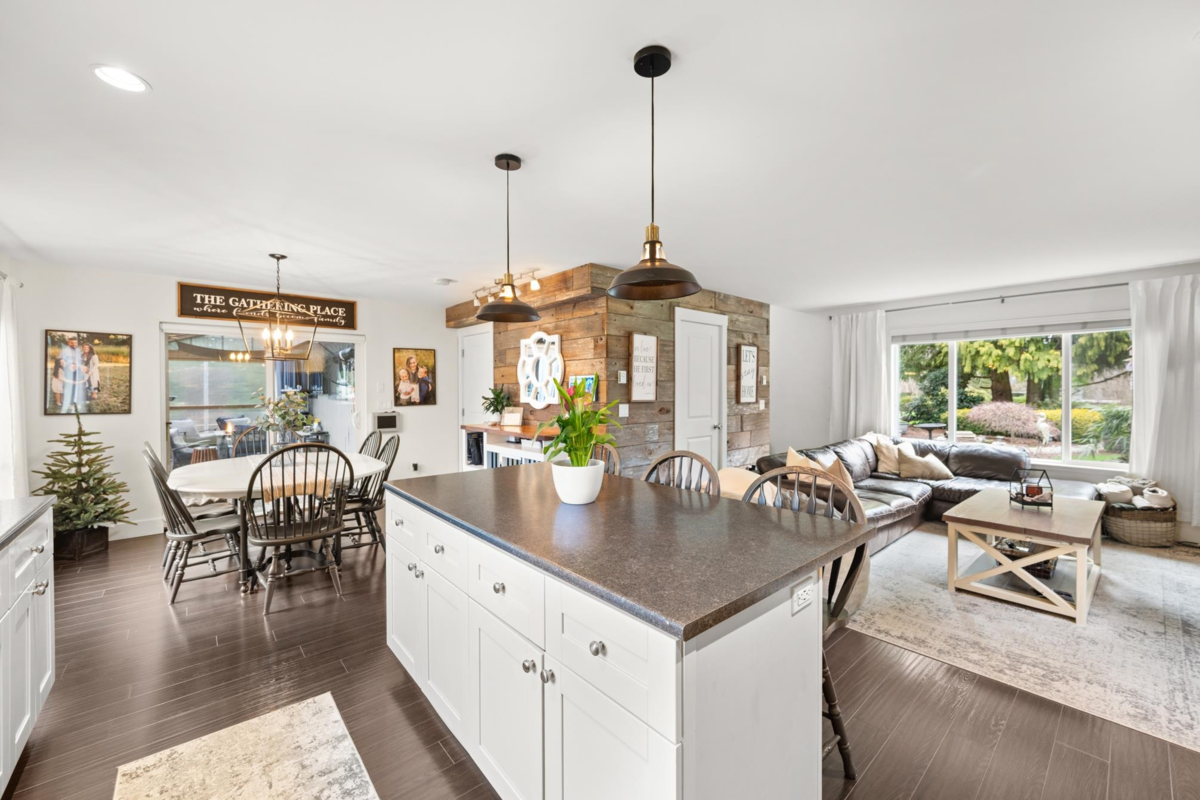 Mudroom Photo of 19294 78 Avenue, Surrey, BC