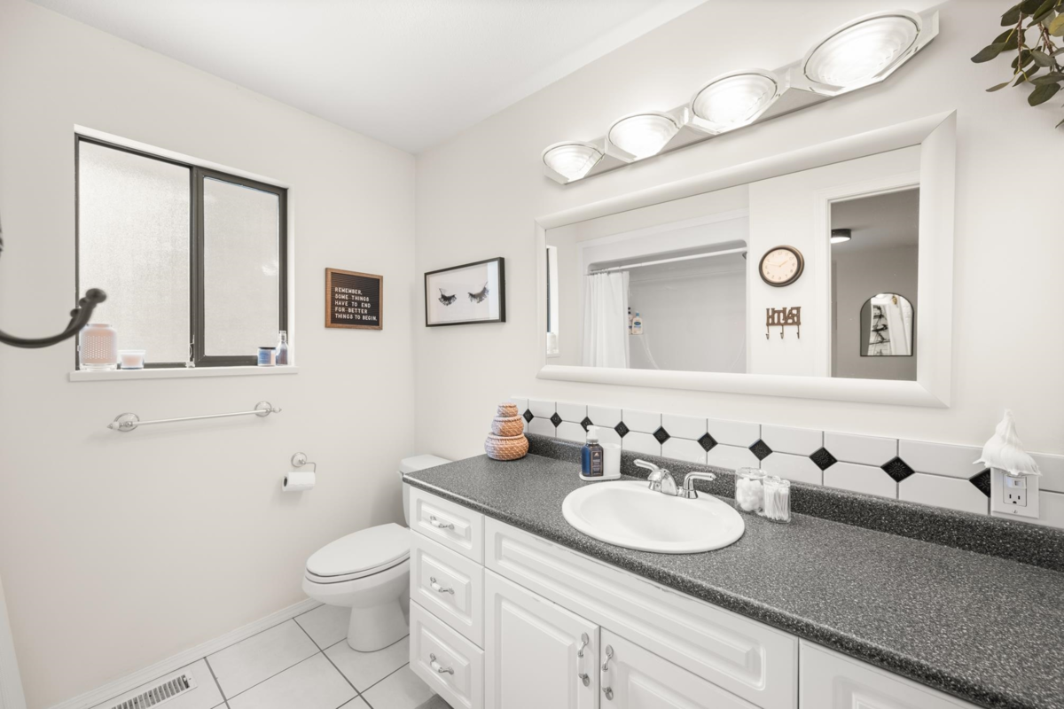 Outdoor Deck Photo of 19294 78 Avenue, Surrey, BC