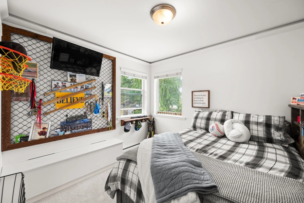 Swimming Pool Photo of 19294 78 Avenue, Surrey, BC