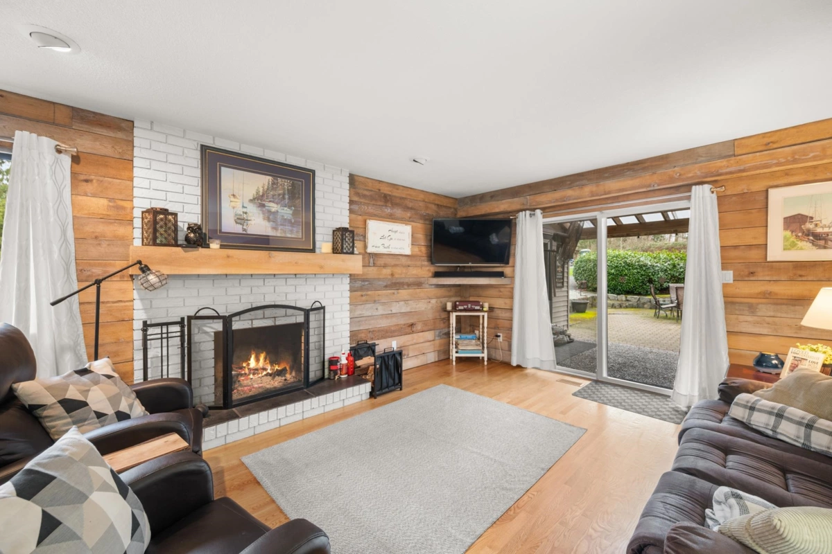 Walk-In Closet Photo of 19294 78 Avenue, Surrey, BC
