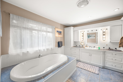 Guest Bathroom Photo of 19294 78 Avenue, Surrey, BC