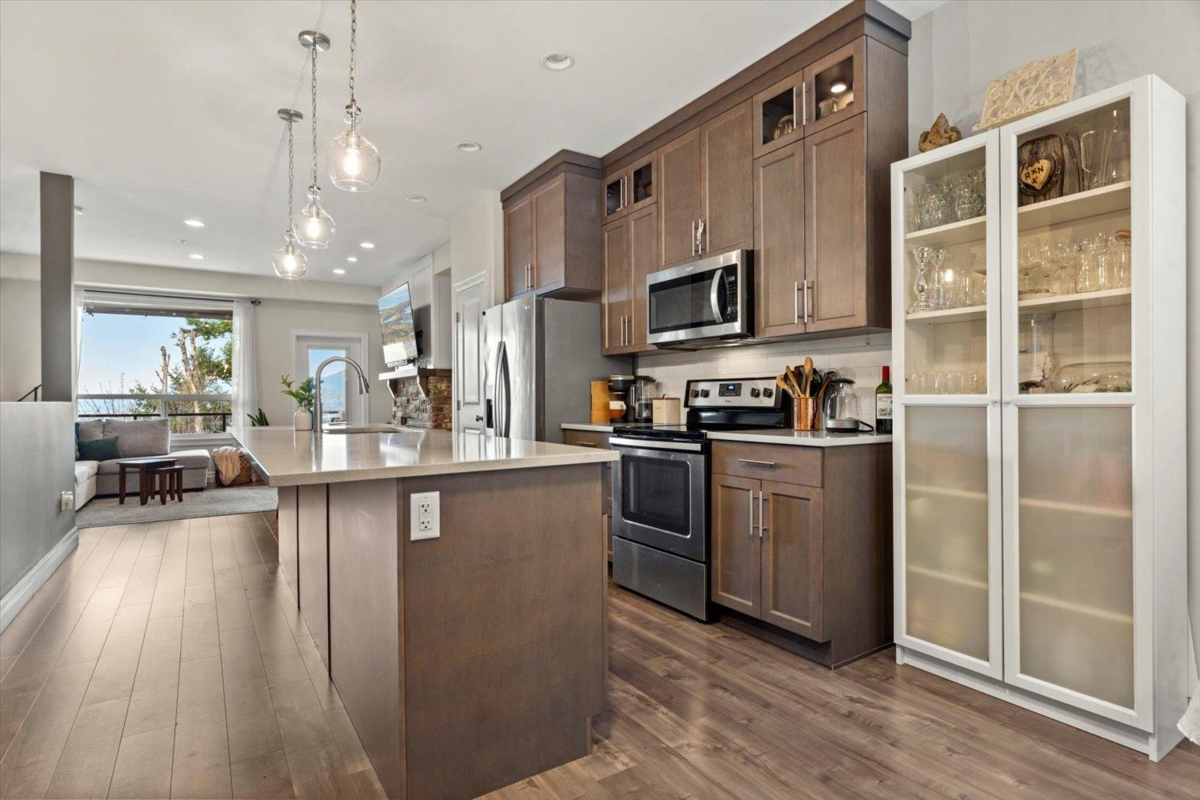 Dining Area Photo of 122 6026 Lindeman Street, Chilliwack, BC