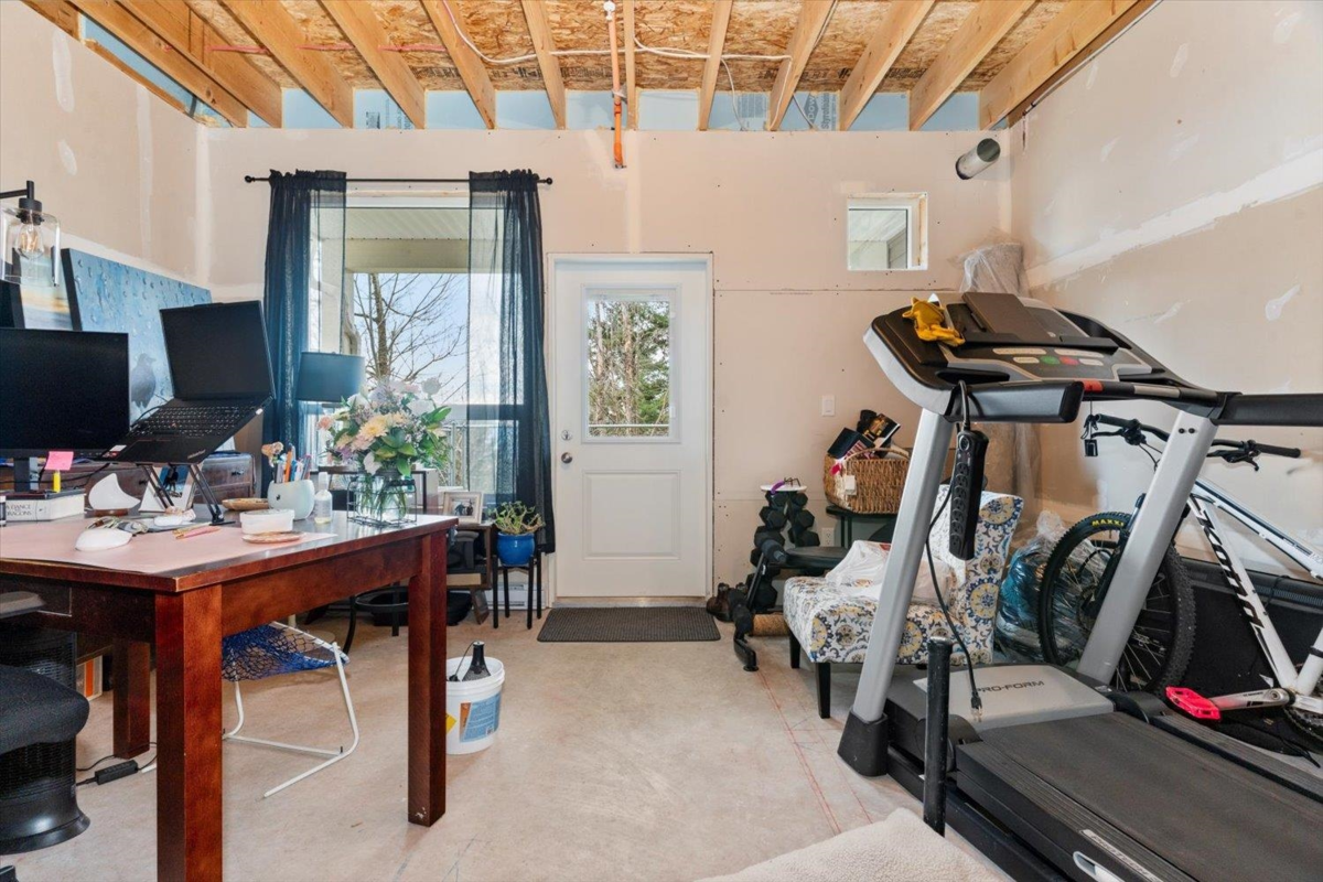 Hallway Photo of 122 6026 Lindeman Street, Chilliwack, BC