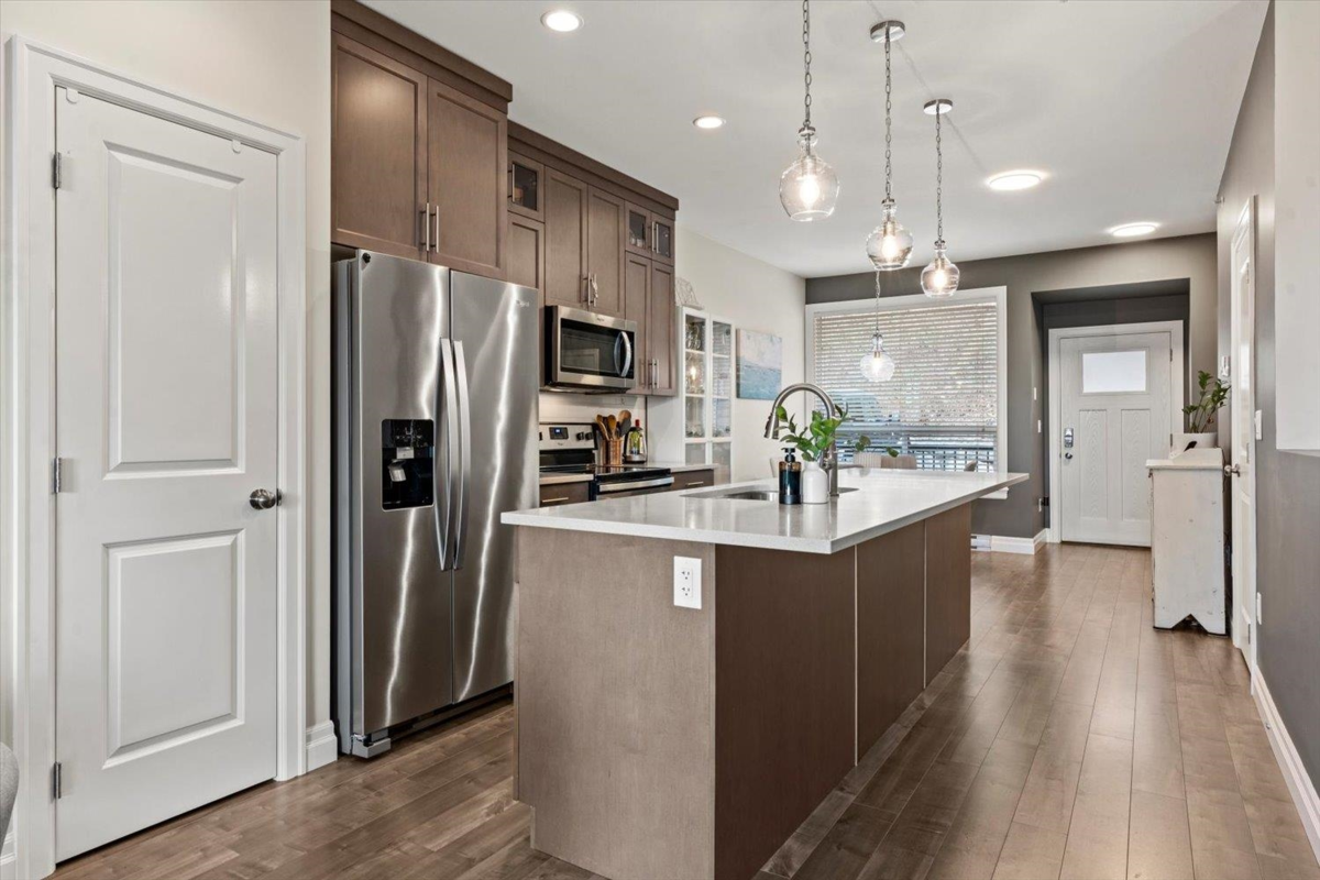 Kitchen Island Photo of 122 6026 Lindeman Street, Chilliwack, BC