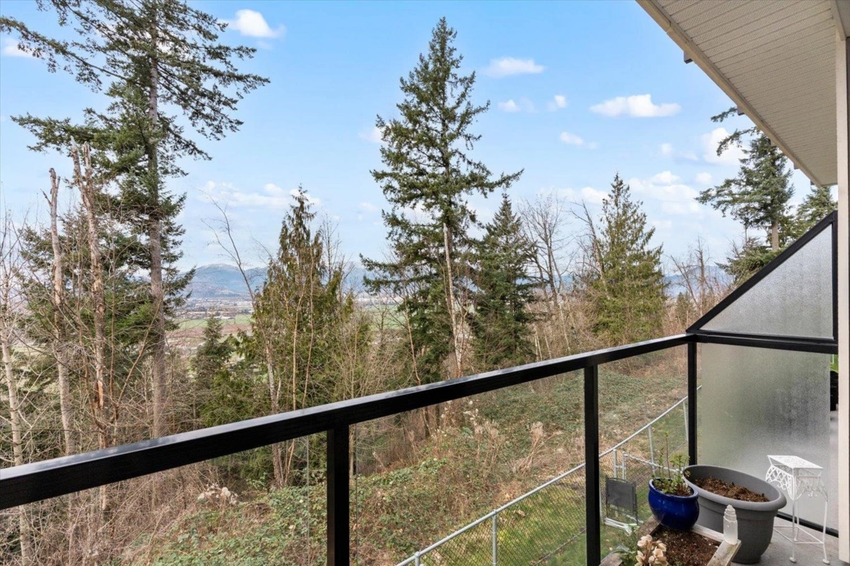 Powder Room Photo of 122 6026 Lindeman Street, Chilliwack, BC