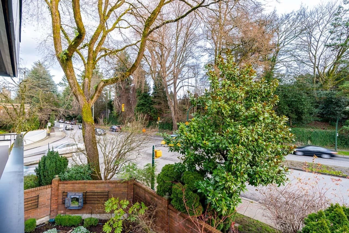 Entry Foyer Photo of 605 1405 W 15th Avenue, Vancouver, BC