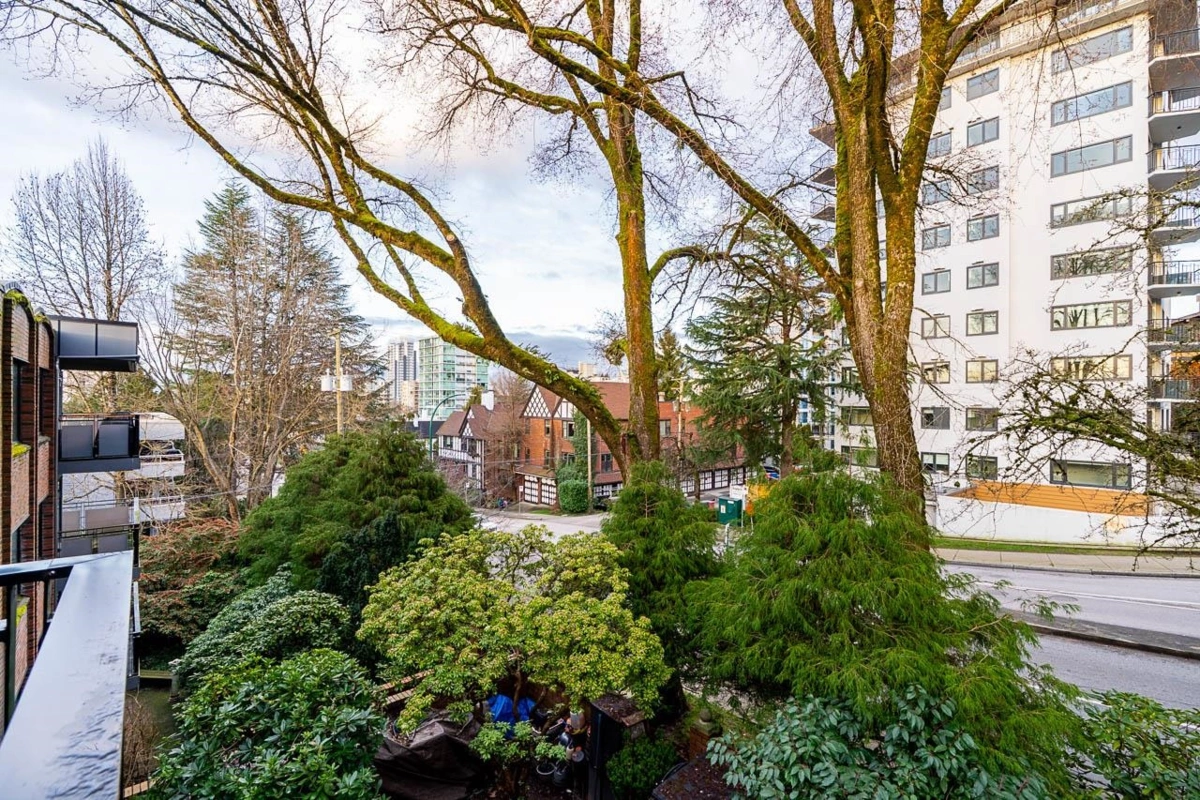 Hallway Photo of 605 1405 W 15th Avenue, Vancouver, BC