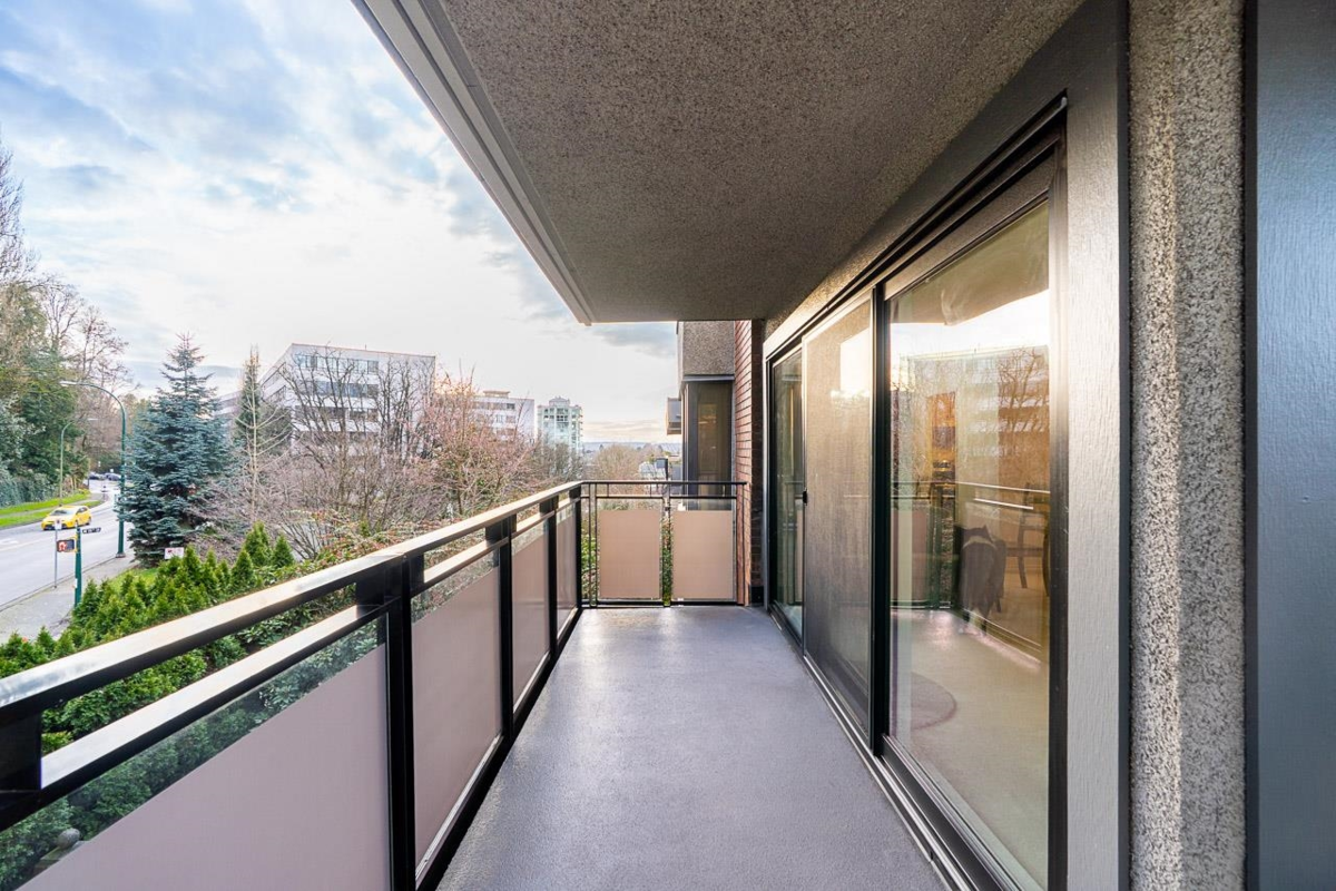 Laundry Room Photo of 605 1405 W 15th Avenue, Vancouver, BC
