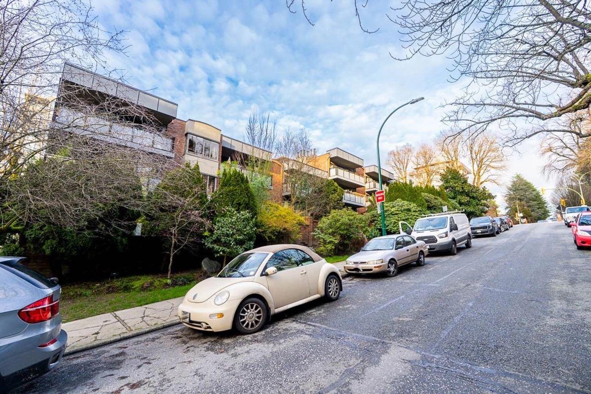 Living Room Photo of 605 1405 W 15th Avenue, Vancouver, BC