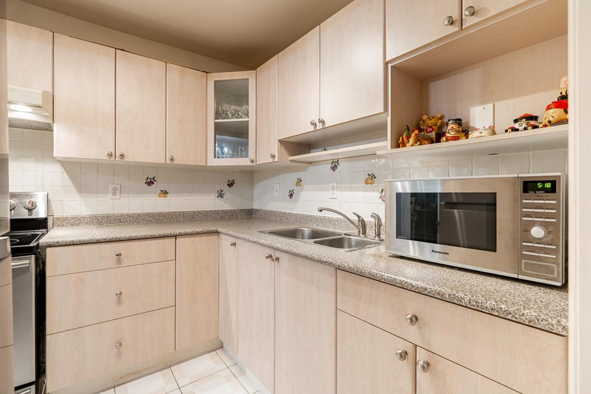 Primary Bedroom Photo of 605 1405 W 15th Avenue, Vancouver, BC