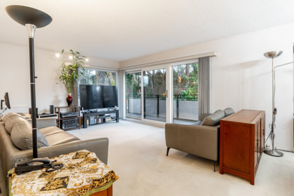 Kitchen Photo of 605 1405 W 15th Avenue, Vancouver, BC