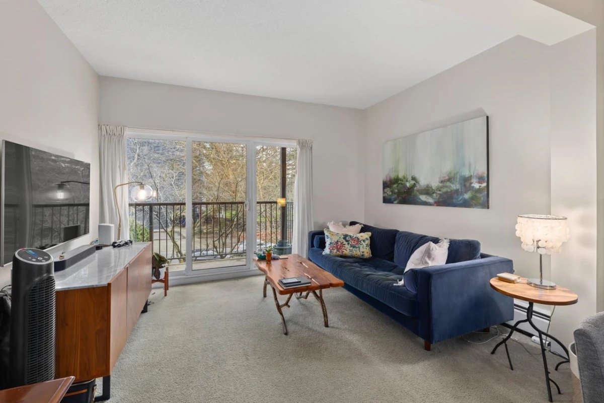 Dining Area Photo of 318 1655 Nelson Street, Vancouver, BC
