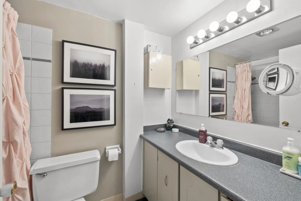 Office / Den Photo of 318 1655 Nelson Street, Vancouver, BC