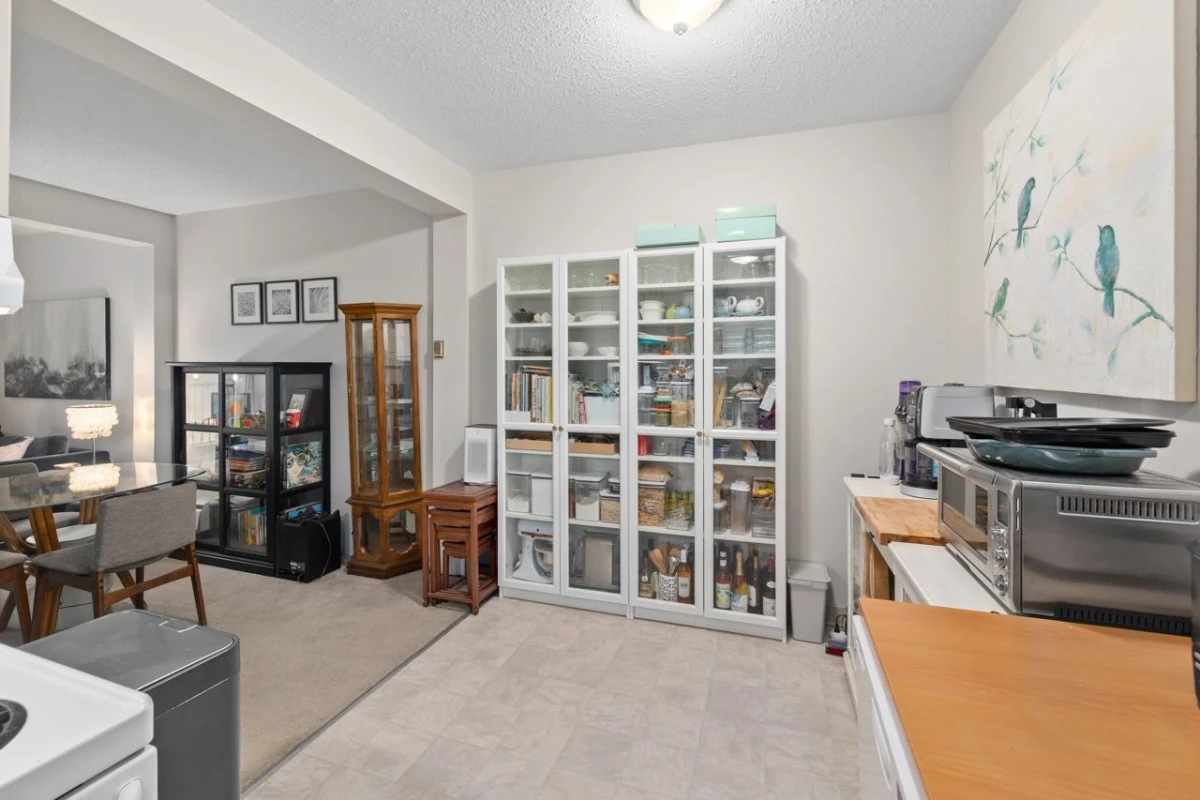 Walk-In Closet Photo of 318 1655 Nelson Street, Vancouver, BC