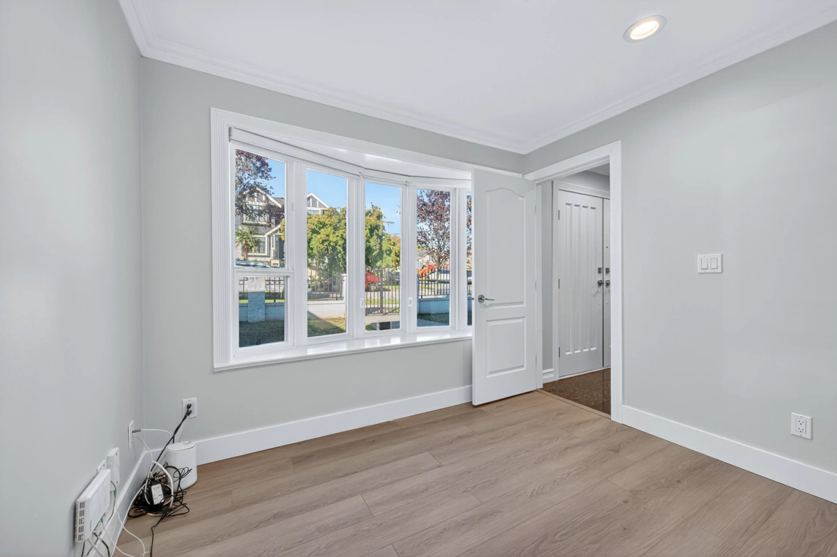 Hallway Photo of 392 E 63rd Avenue, Vancouver, BC