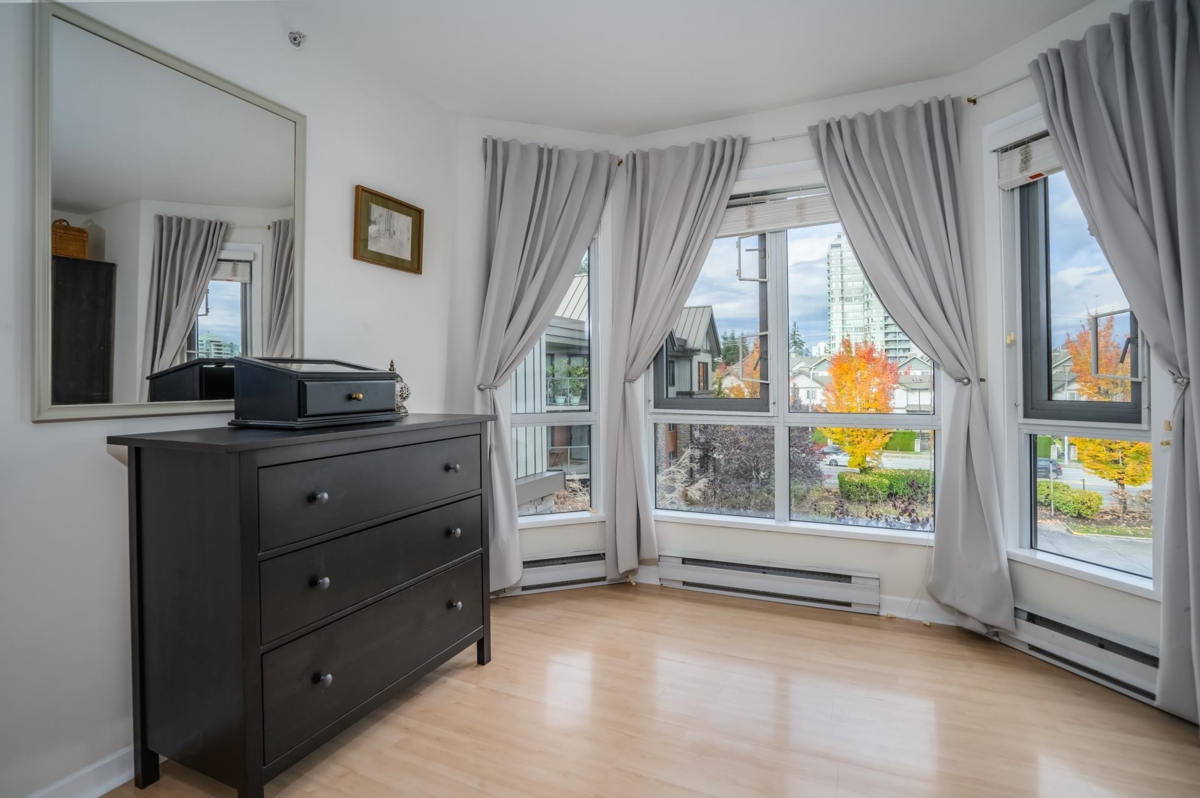 Bedroom 4 Photo of 406 9970 148 Street, Surrey, BC