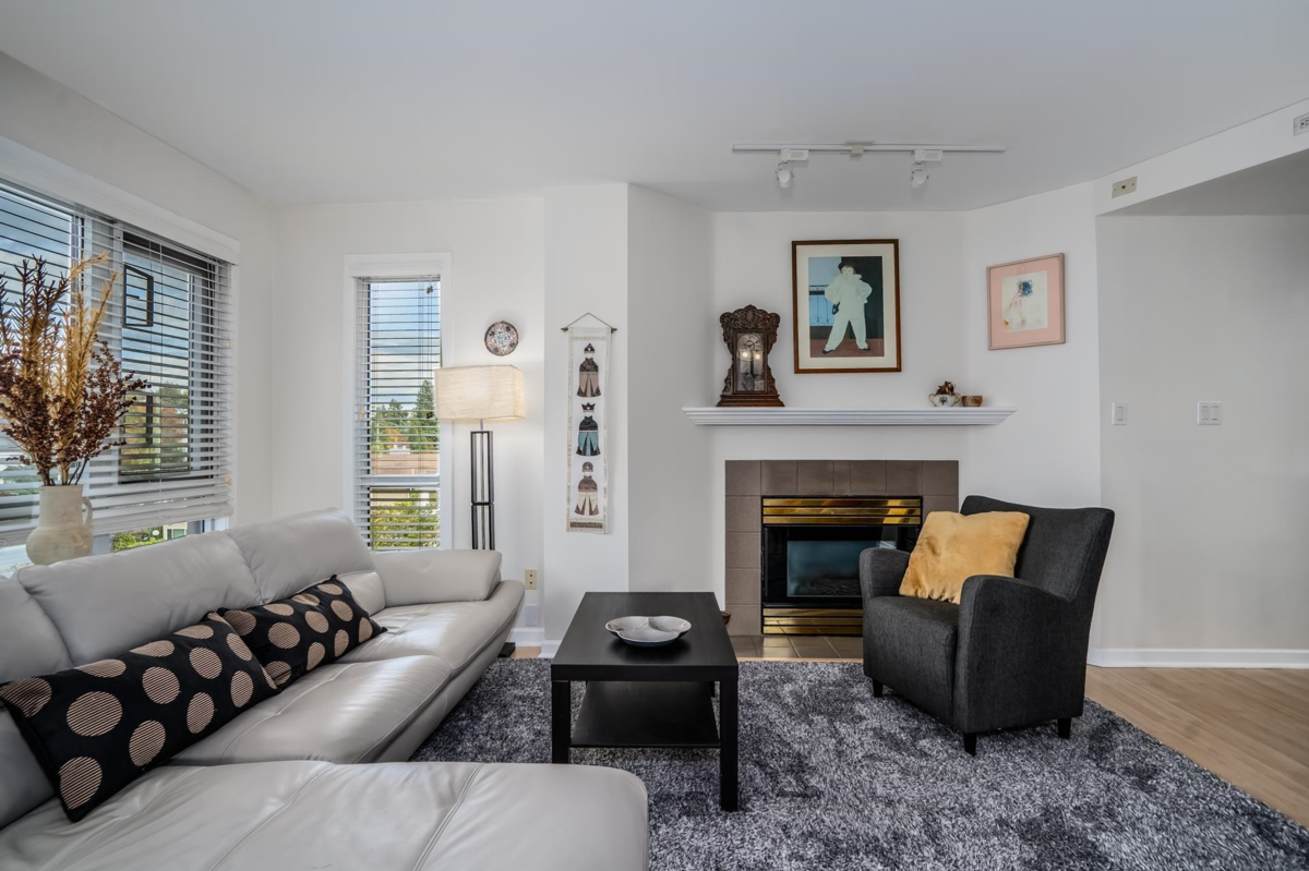 Dining Area Photo of 406 9970 148 Street, Surrey, BC
