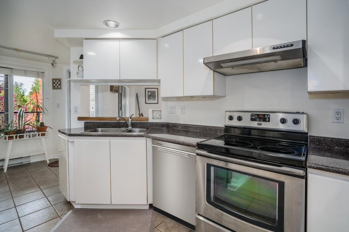 Kitchen Island Photo of 406 9970 148 Street, Surrey, BC