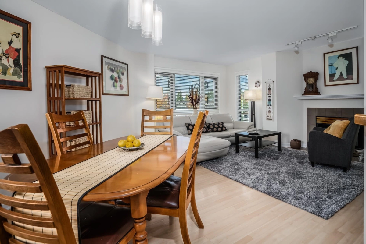 Kitchen Photo of 406 9970 148 Street, Surrey, BC