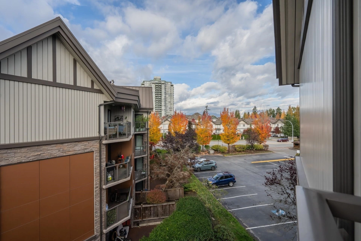 Staircase Photo of 406 9970 148 Street, Surrey, BC