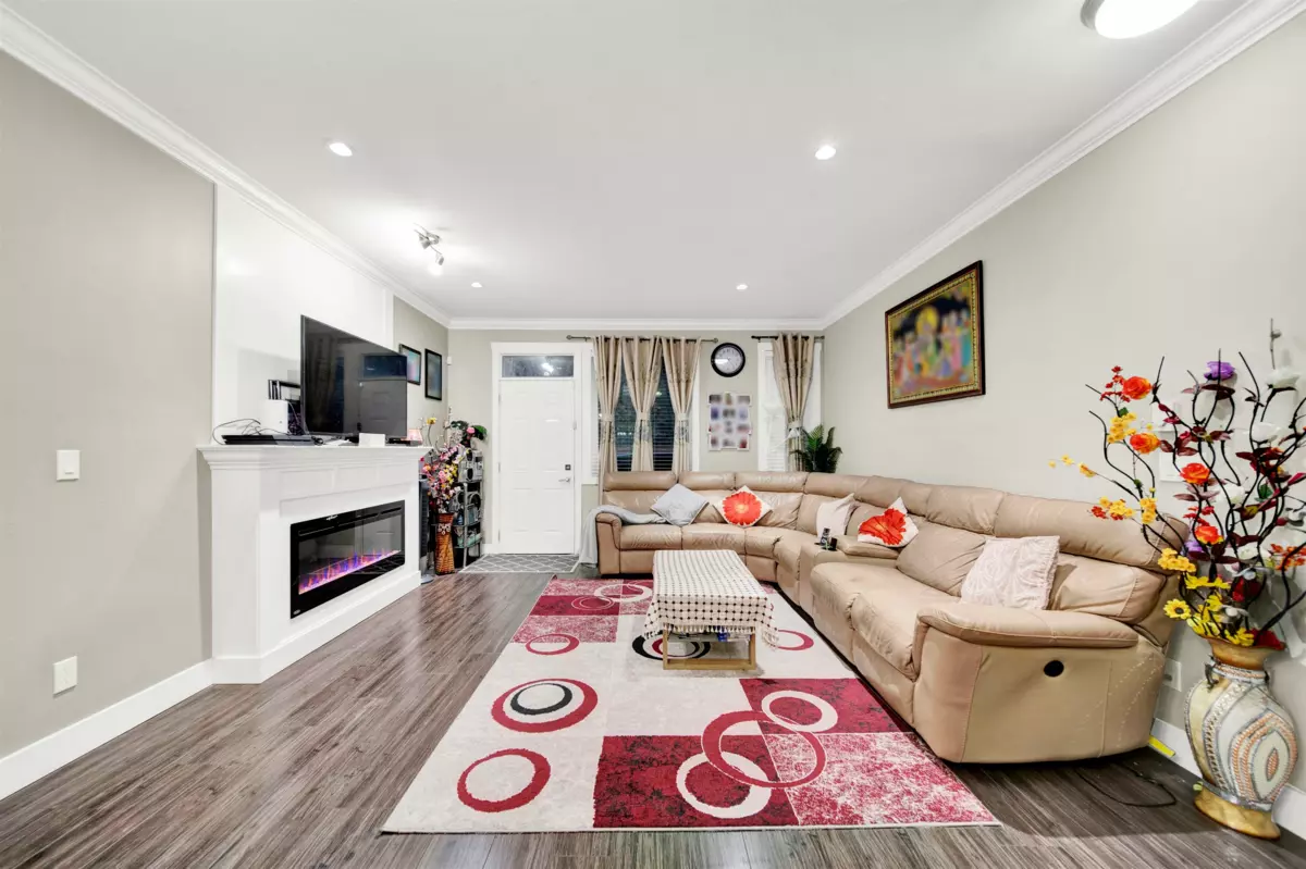 Dining Area Photo of 32 13670 62 Avenue, Surrey, BC