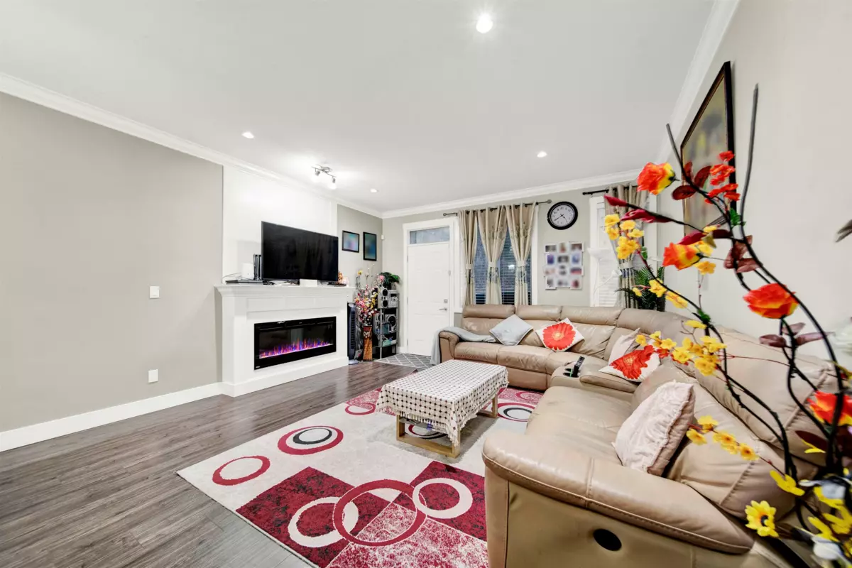 Kitchen Photo of 32 13670 62 Avenue, Surrey, BC