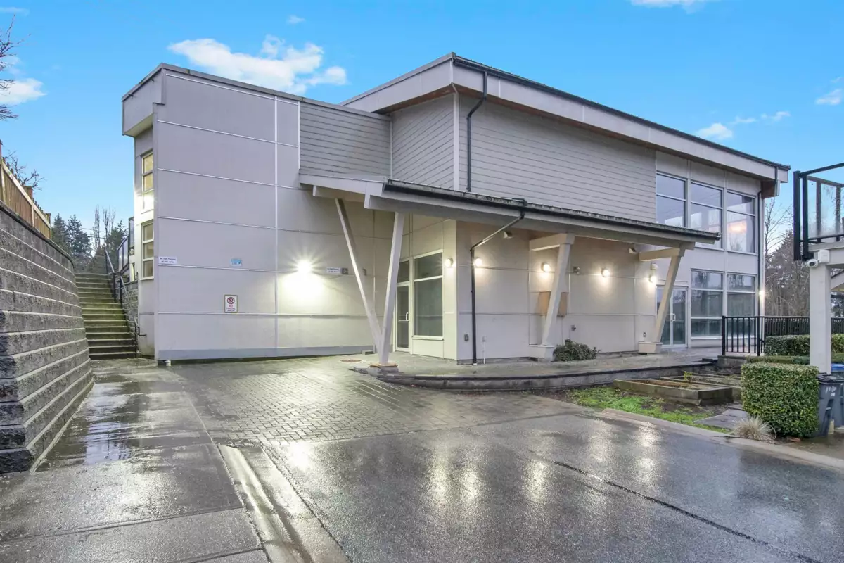 Swimming Pool Photo of 32 13670 62 Avenue, Surrey, BC