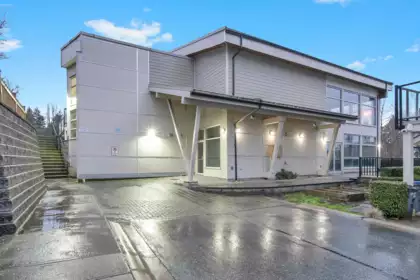 Swimming Pool Photo of 32 13670 62 Avenue, Surrey, BC