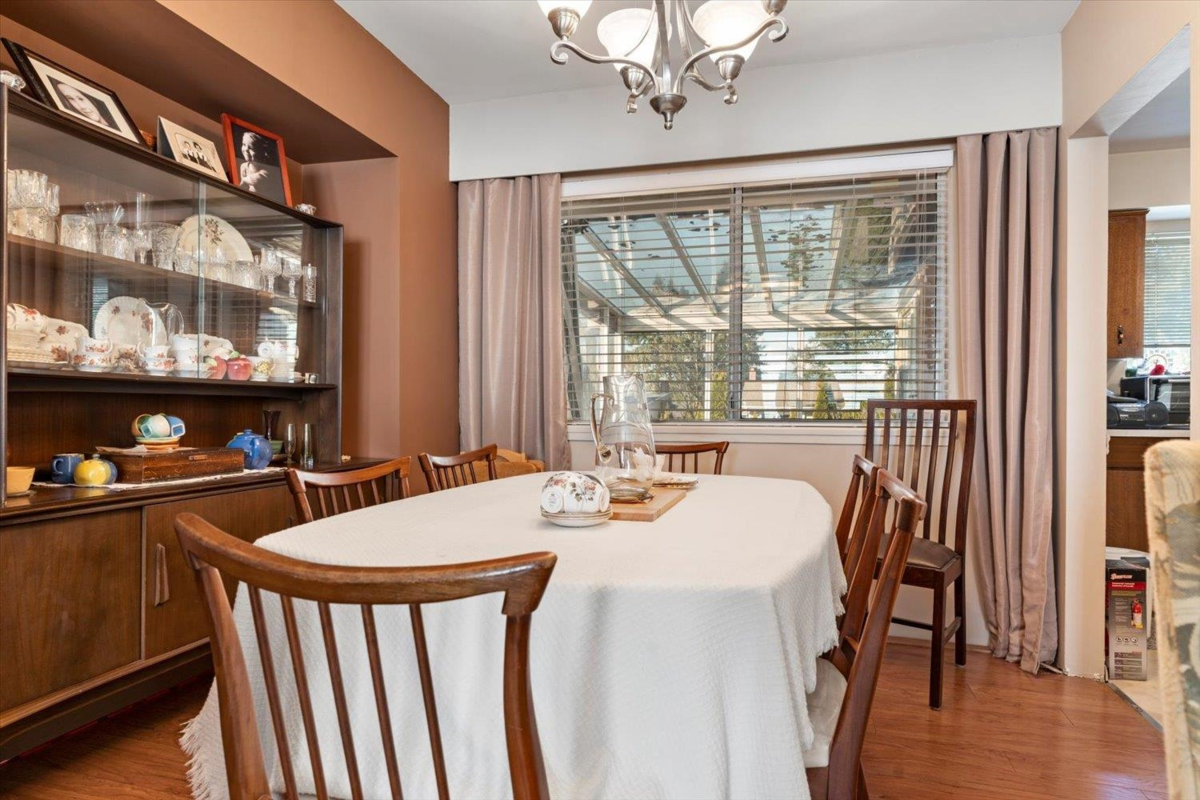 Kitchen Island Photo of 14983 Canary Drive, Surrey, BC