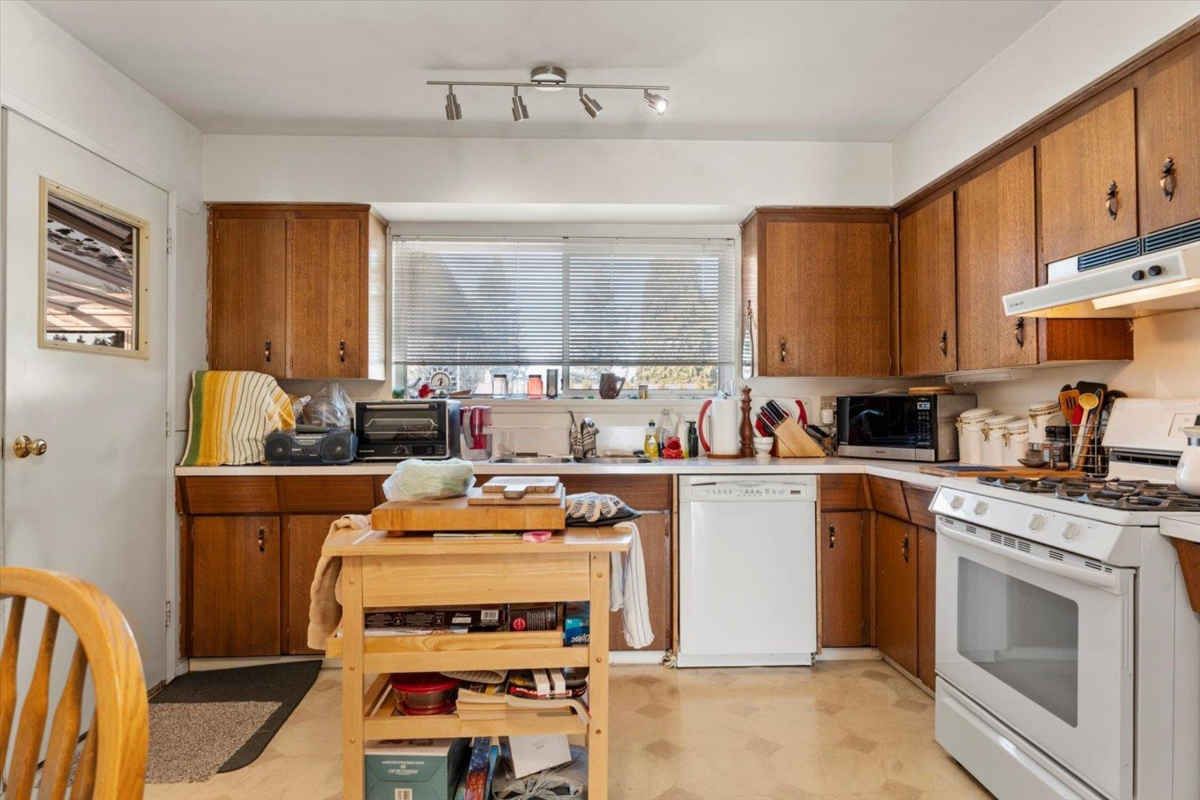 Primary Bedroom Photo of 14983 Canary Drive, Surrey, BC