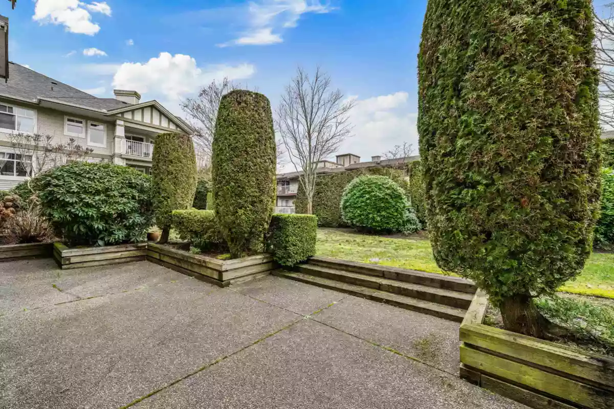 Front Yard Photo of 314 4770 52a Street, Delta, BC